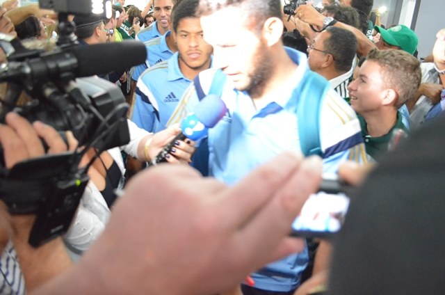 Palmeiras chega à Vilhena e é recebido por centenas de torcedores