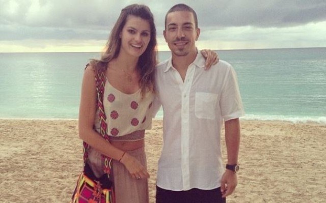 Isabelli Fontana e Di Ferrero curtem praia em Barbados