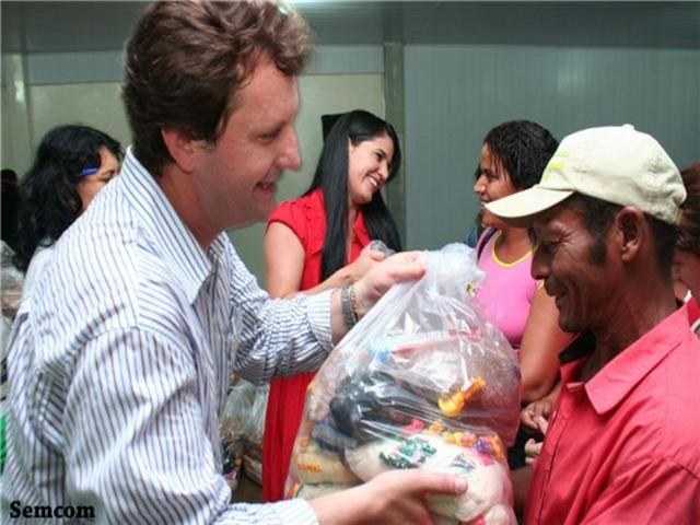 SEMAS ENTREGA CESTAS BÁSICAS ARRECADADAS EM BAILE BENEFICENTE