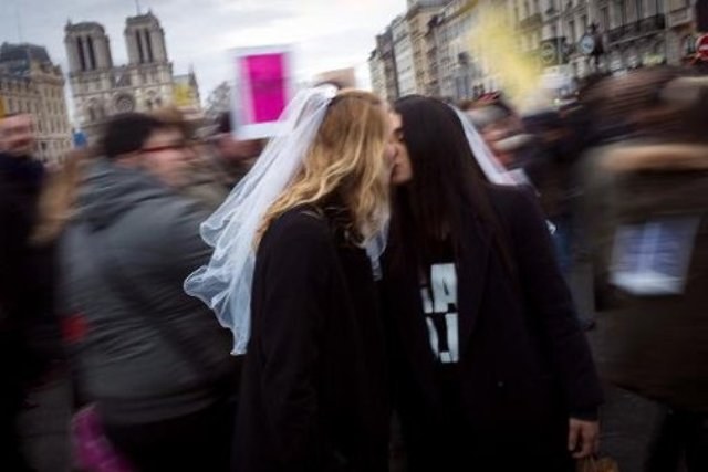 ENTRE MULHERES