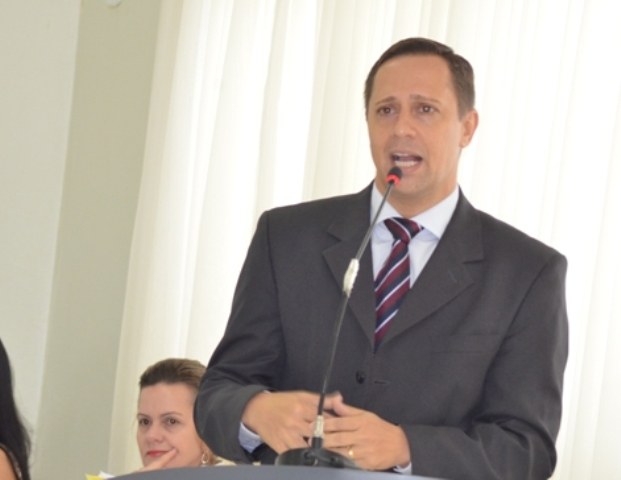 Vereador rebate prefeito por vetar projeto sobre iluminação pública em Vilhena