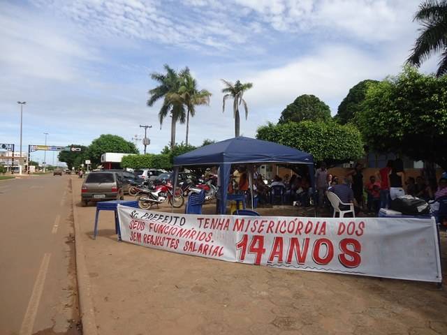 Pedindo “misericórdia”, servidores municipais anunciam greve em Cerejeiras