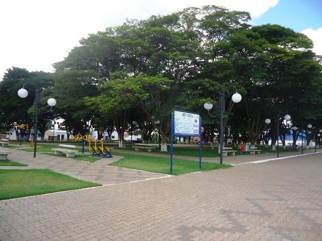 Em Cerejeiras, vereador volta a cobrar banheiro em praça que custou R$ 1 milhão