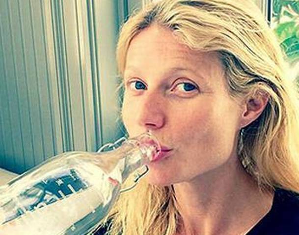 Aos 41 anos, Gwyneth Paltrow posa sem maquiagem por uma boa causa