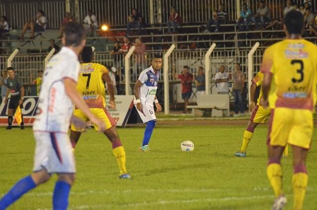Vilhena vence com gol aos 45 da etapa final e segue em segundo no Rondoniense