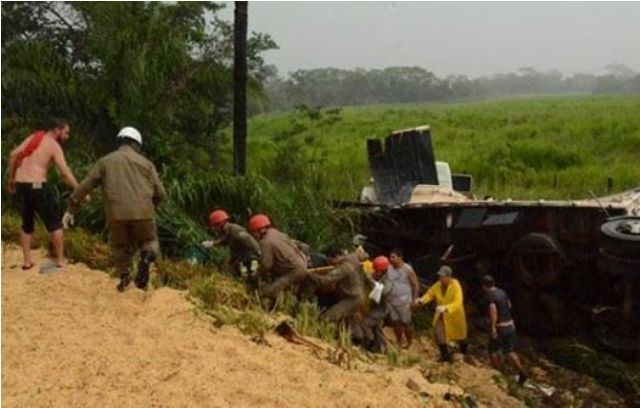 Caminhoneiro vilhenense que ficou preso a ferragens morre no Mato Grosso