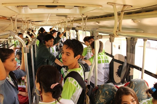 Empresária aciona polícia e acusa prefeitura de fazer transporte clandestino 