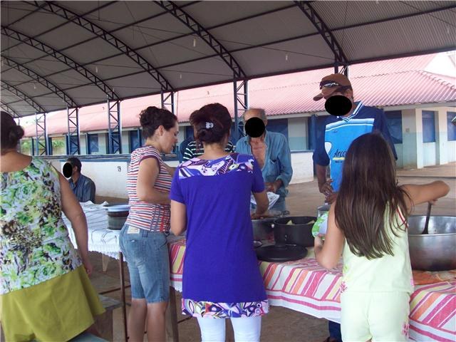 AVENTISTAS SERVEM ALMOÇO PARA MORADORES DE RUA DE VILHENA