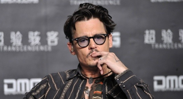 Johnny Depp confirma noivado com Amber Heard, diz jornal