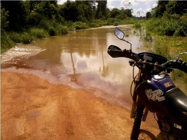 Chuvas inundam trecho de estrada e dificultam acesso à cidade de Pimenteiras