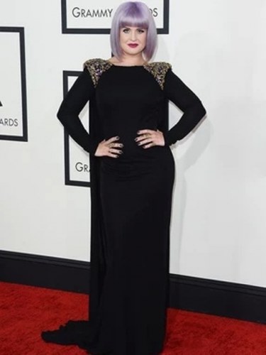 Kelly Osbourne está fazendo "reabilitação alimentar", diz revista