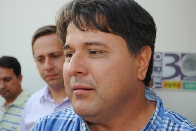 Vilhena: Melki vai à justiça para manter nomes da família em escolas municipais
