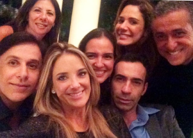 Ticiane Pinheiro curte festa com César Tralli e o chama de "vida"
