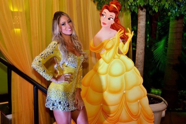 Carol Narizinho completa 24 anos e faz festa com tema infantil