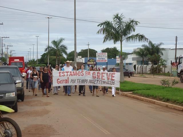 Em greve há 20 dias e sem acordo, servidores mantêm movimento em Cerejeiras