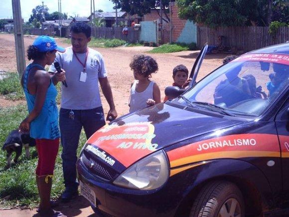 PROGRAMA DE RÁDIO DISTRIBUI CESTAS BÁSICAS PARA CARENTES