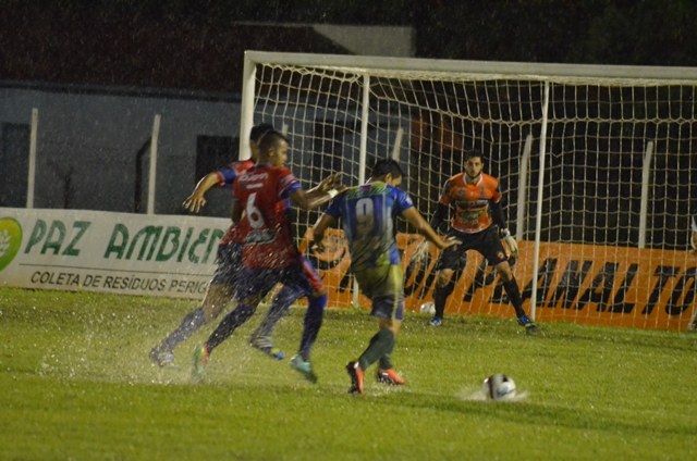 Sob intensa chuva, Vilhena e Ariquemes ficam no empate no Portal da Amazônia