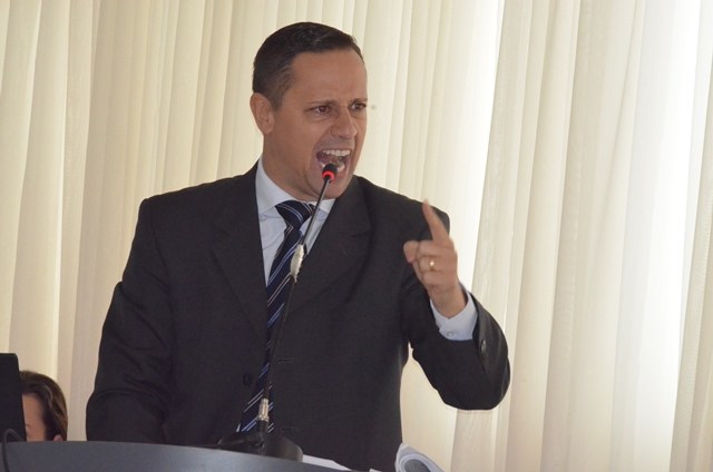 Vereador apresenta proposta para aposentar “sucatas” no transporte escolar