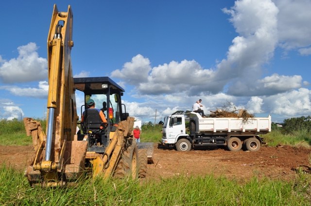 Polícia Civil aborda caminhões da Prefeitura e apura suspeita de crime ambiental