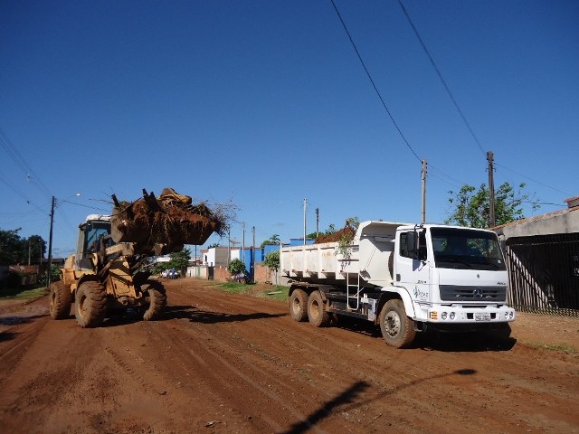 Prefeitura começa “Operação Limpeza e Patrolamento” pelo bairro Cristo Rei