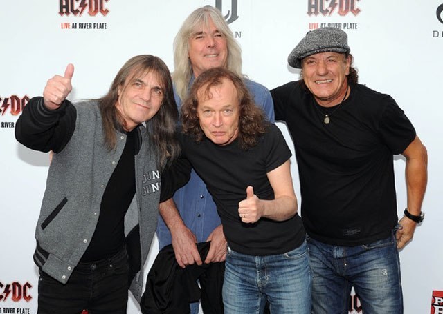 AC/DC confirma: "Malcolm Young vai dar uma pausa da banda devido à doença"