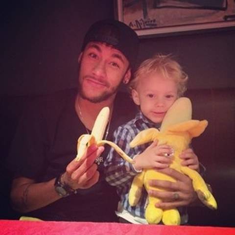 Famosos e fazem post nas redes sociais em apoio ao jogador Daniel Alves