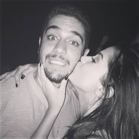 Miguel Rômulo ganha beijão de Anitta