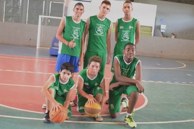 Basquete do “Bom de Bola Bom na Escola“ vai à Sapezal disputar Copa André Maggi