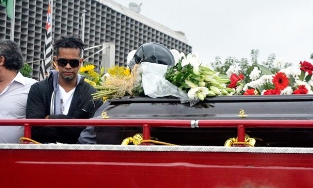Jairzinho e Luciana Mello homenageiam o pai