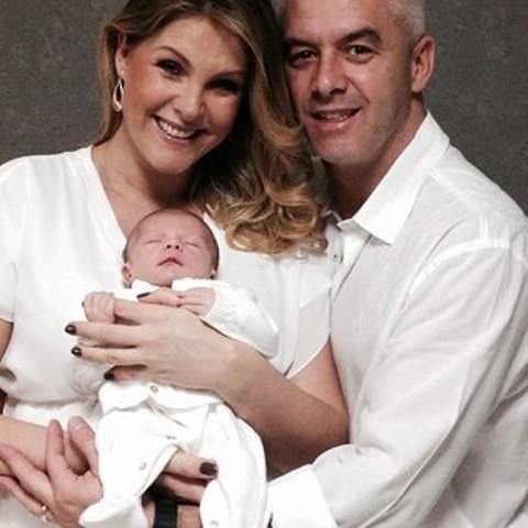 Dois meses após dar à luz, Ana Hickmann retorna ao “Programa da Tarde”