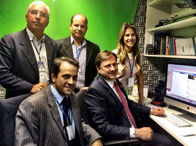De Brasília, senador usa Facebook para tentar diálogo com eleitores em Rondônia