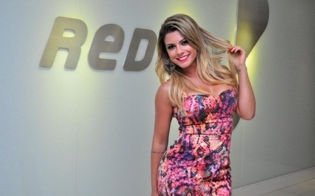 Babi Rossi diminui silicone para virar apresentadora e repórter 