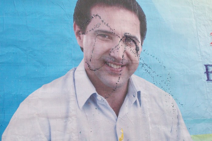Vandalismo | OUTDOOR DE NATAN É PICHADO TAMBÉM EM CHUPINGUAIA