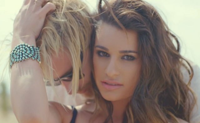 Toda sensual e apaixonada, Lea Michele divulga clipe de "On My Way"