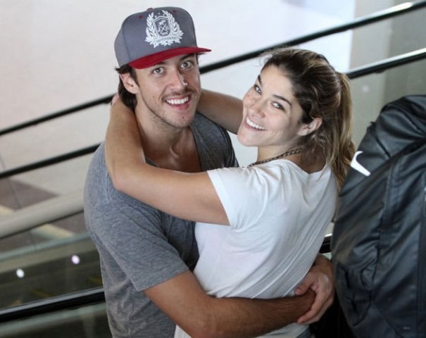 Priscila Fantin pensa em morar fora do país com o marido e o filho