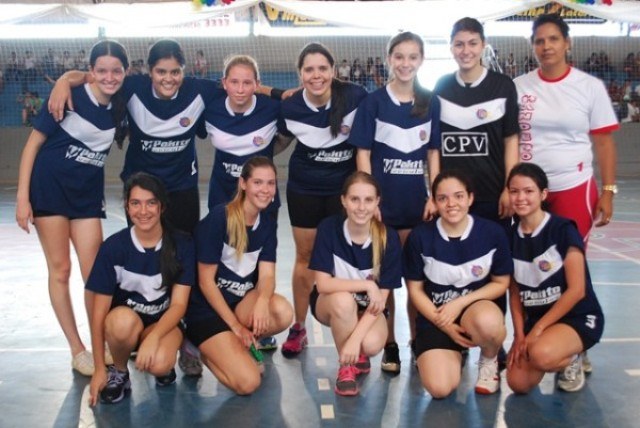 Invicta, equipe de handebol do Cursos professor Vanks é campeã do JEVs