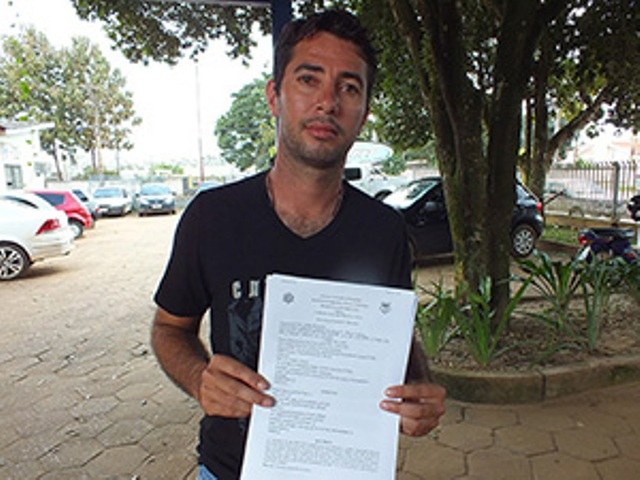 Comparado a “cabelo na comida” por vereadora, promotor de eventos vai à justiça