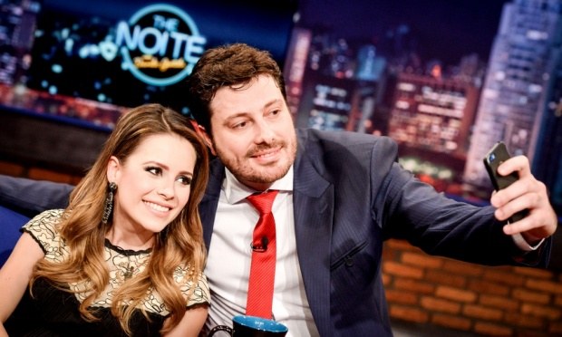 Sandy fala sobre gravidez em entrevista a Danilo Gentilli 