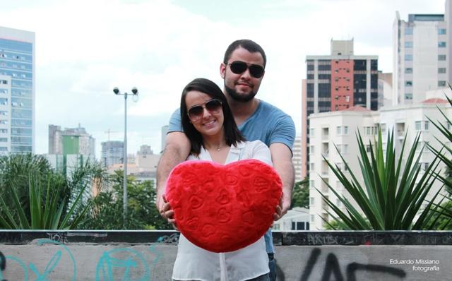 Revista conta história de vilhenense que começou na internet e acabou no altar