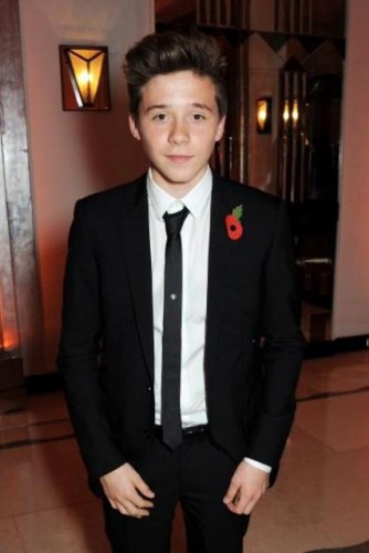 Brooklyn Beckham e Rachel McAdams serviram mesas antes da fama