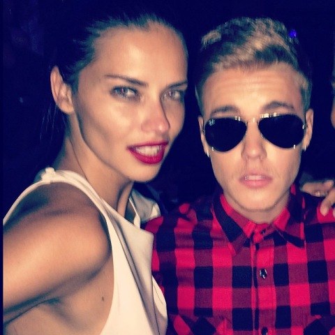 Bieber teria pegado Adriana Lima em Cannes; e ela não é a única famosa da lista
