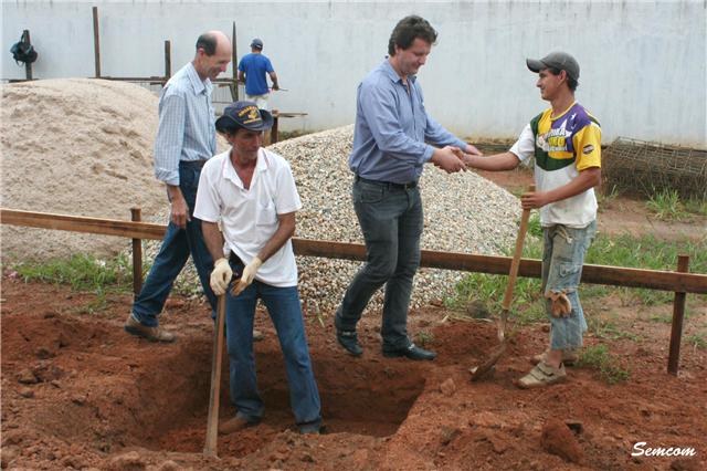 PREFEITO VISITA OBRAS DA EDUCAÇÃO