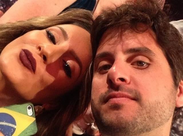 Marido de Claudia Leitte volta a discutir, bloquear fãs, e queima o filme da mul