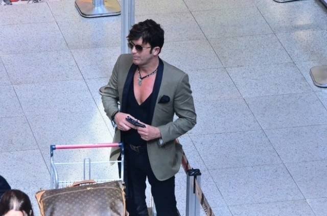 Decotado, Dr. Rey embarca em aeroporto do Rio
