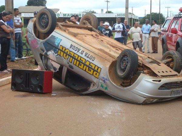 Azar | JOVEM PEGA CARRO EMPRESTADO E CAPOTA NO CRISTO REI