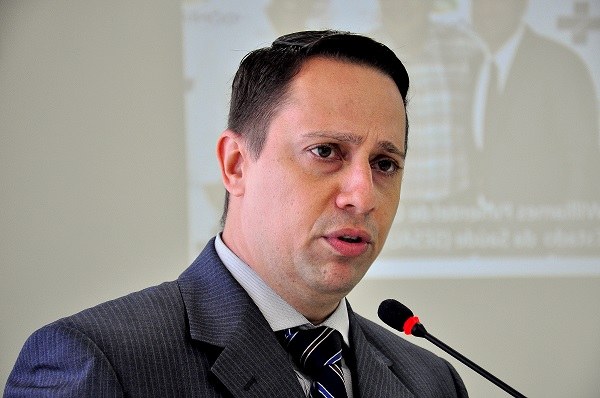 PMDB oferece vaga para estadual, mas Donadon confirma candidatura a federal