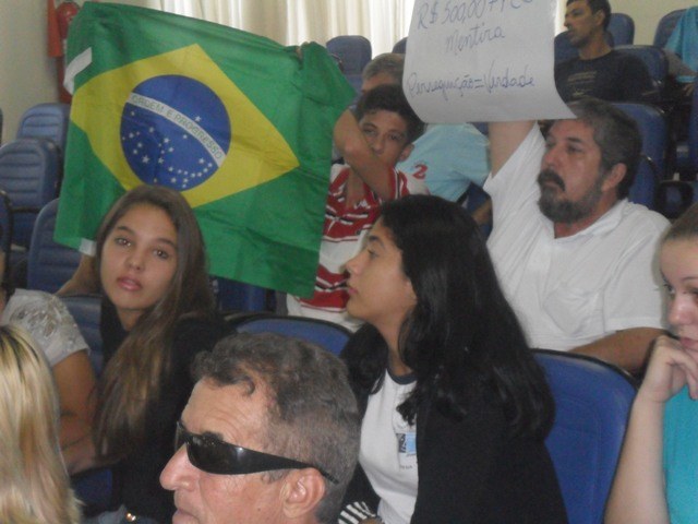 Enfermeiro lidera servidores da saúde na pressão a vereadores em Vilhena