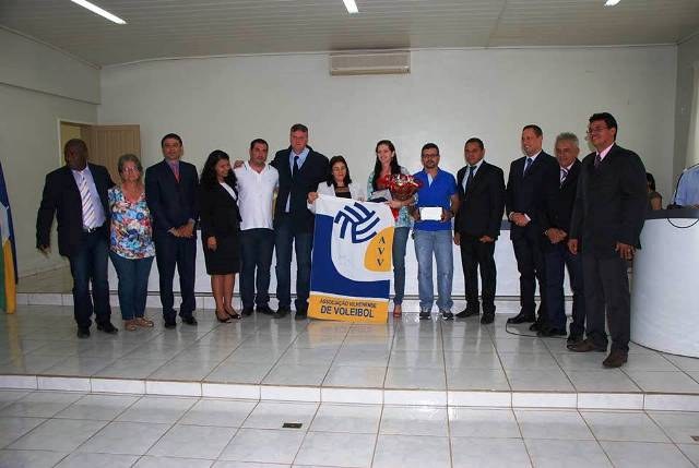 Despendindo-se da cidade, casal é homenageado por vereadores em Vilhena