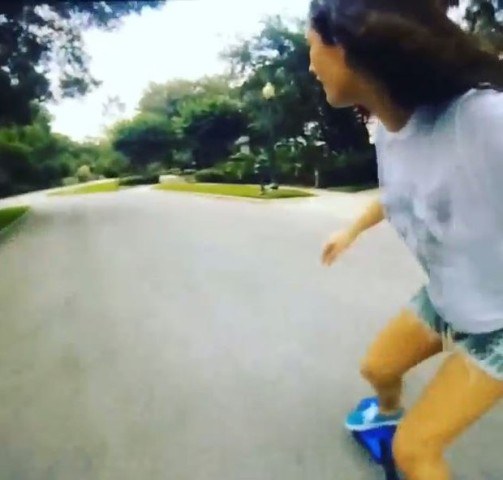 Lívian Aragão mostra habilidade no skate