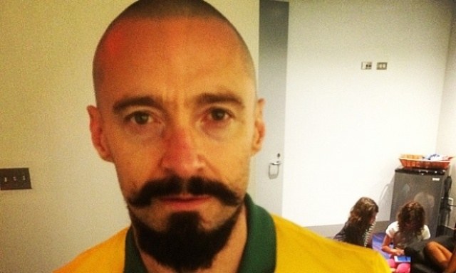 Hugh Jackman assiste jogos da Copa em Cuiabá
